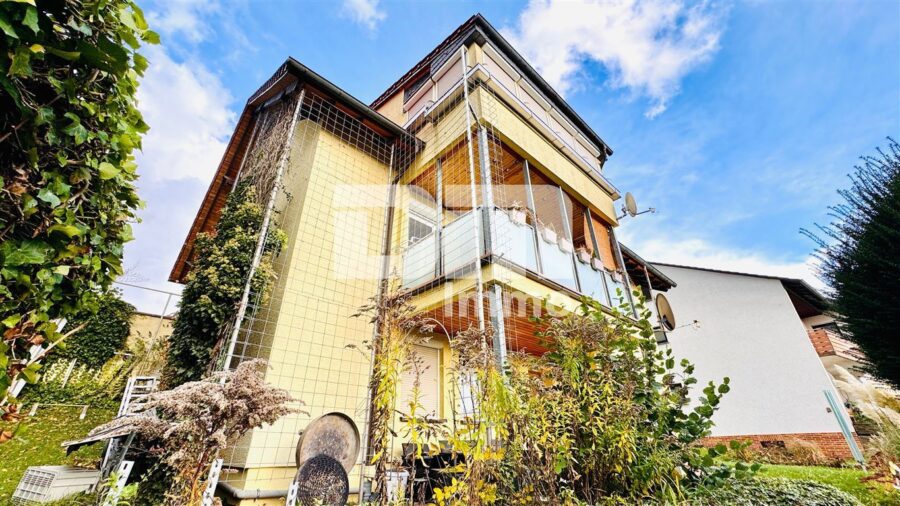 Modernisiertes 1 bis 2 Familienhaus mit DG-Ausbau BJ 02/03 und Panoramablick am Rüsteberg - Rückansicht